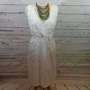 Sandra Darren White dress size 16 has pockets